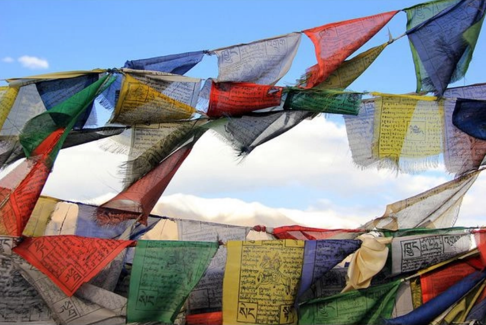 Cordão com Bandeiras Tibetanas de Orações P (11cm)