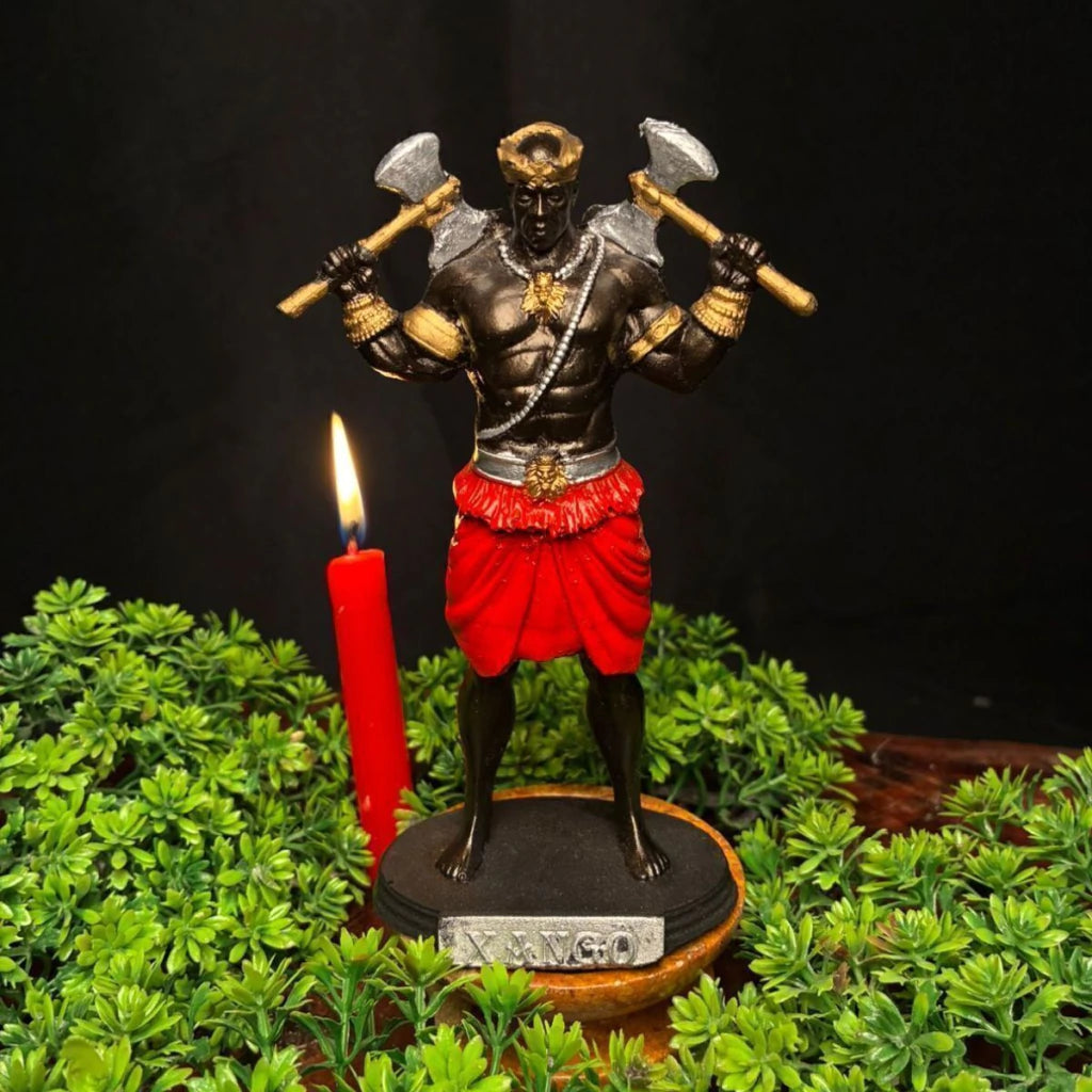 Estátua Orixá Xangô com Machados em Resina (15cm)