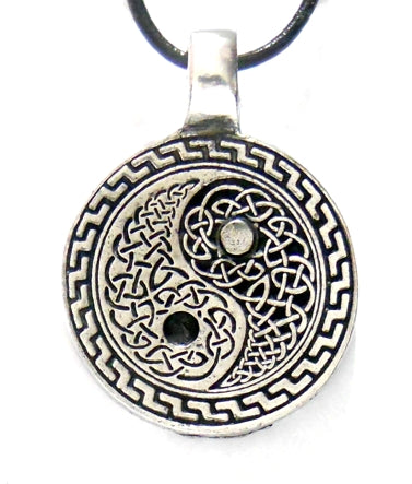 Gargantilha Yin Yang com Cordão (30mm)