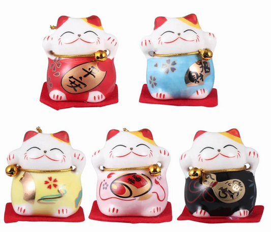 Conjunto com 5 Gatinhos Manekineko em Porcelana