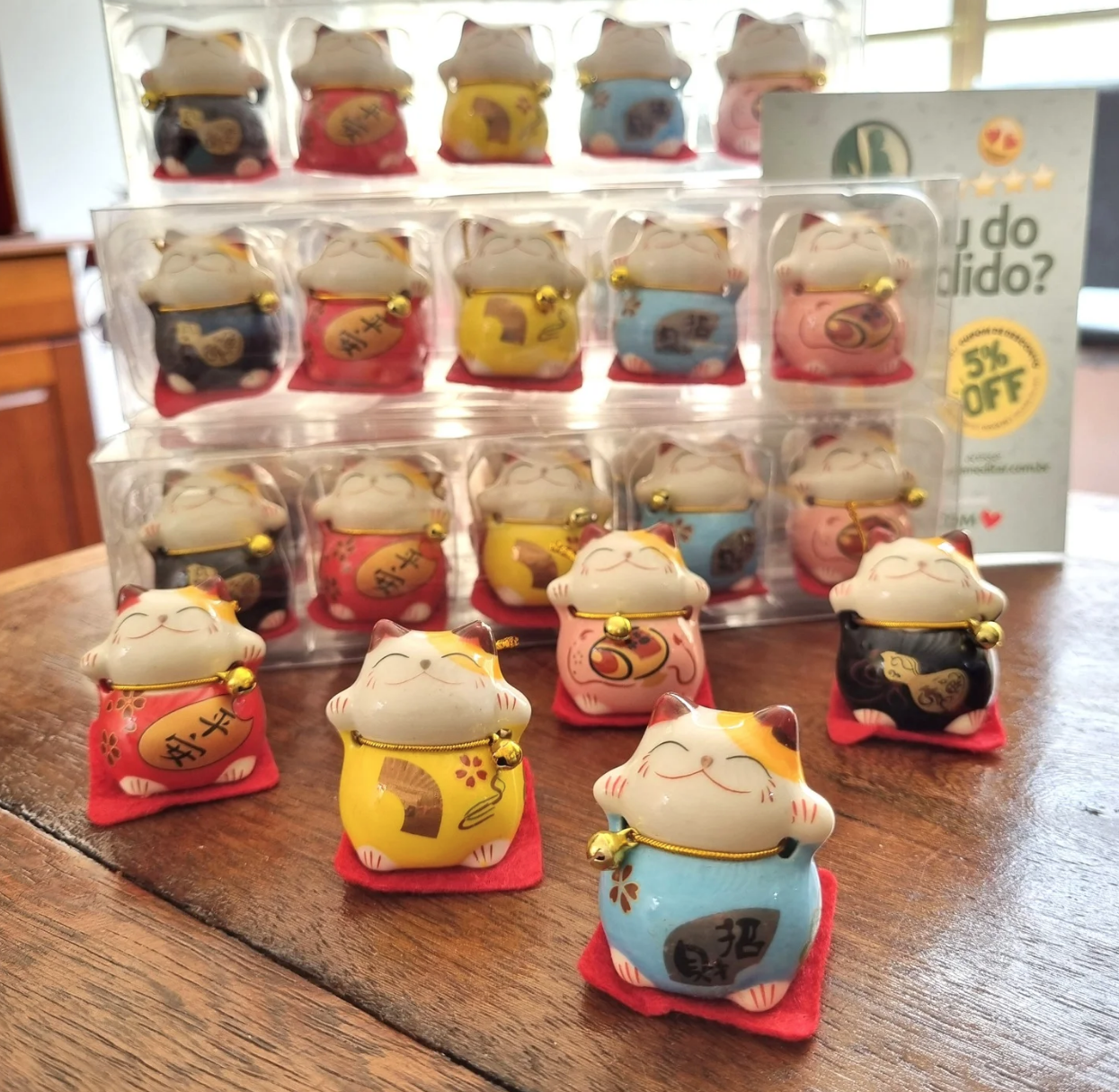 Conjunto com 5 Gatinhos Manekineko em Porcelana