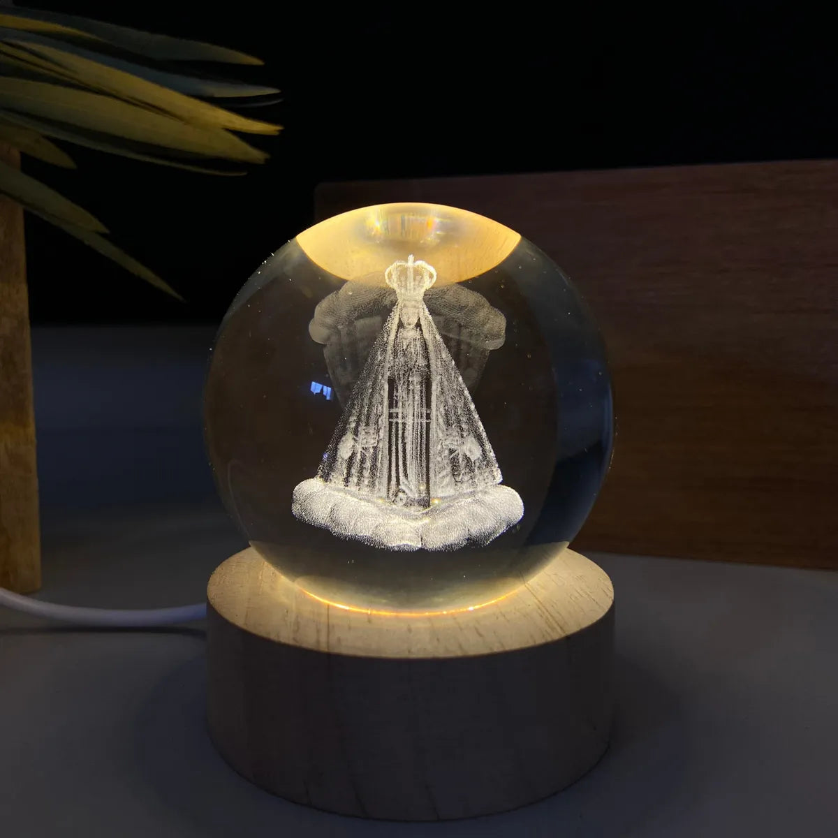Luminária Nossa Senhora Aparecida com Esfera de Cristal (8cm)