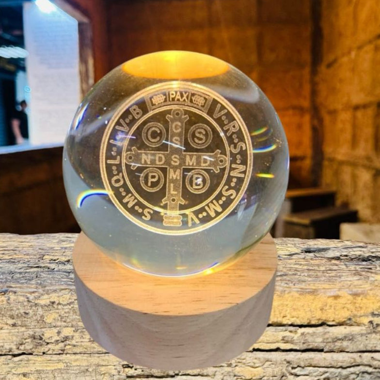 Luminária Medalha de São Bento com Esfera de Cristal (6cm)