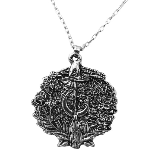 Gargantilha Chapéu e Vassoura de Bruxa (4cm)