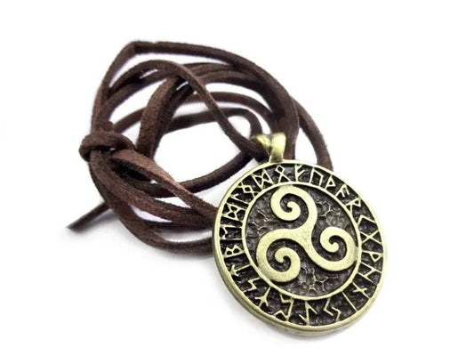 Gargantilha Triskle com Runas (30mm)